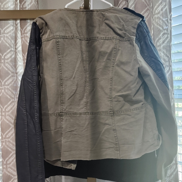 Jacket - Picture 3 of 8